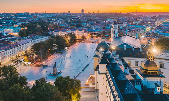 Vilnius and Kaunas Explorer Vilnius Cathedral square.jpg