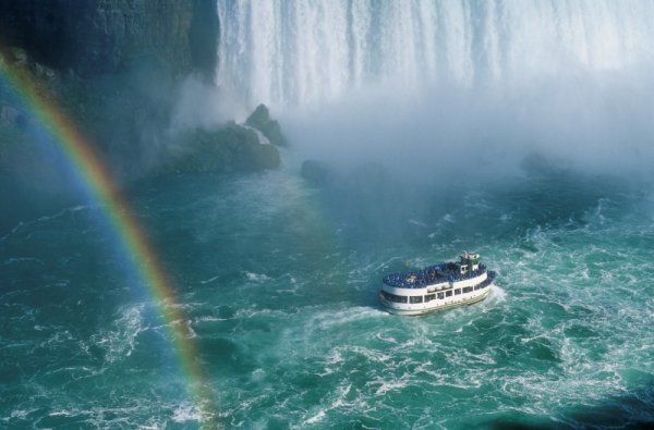 The Great American Crossing maid_of_the_mist_niagara_falls.jpg
